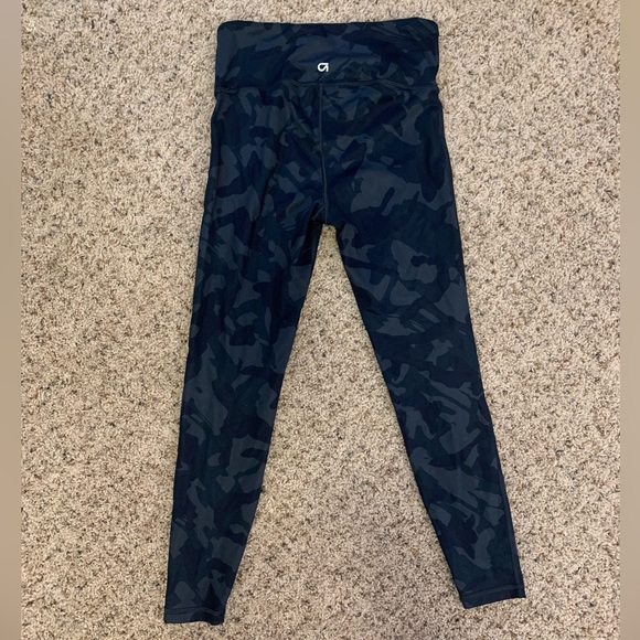GAP Blue Camo Leggings in 7/8 Length - Picture 3 of 8